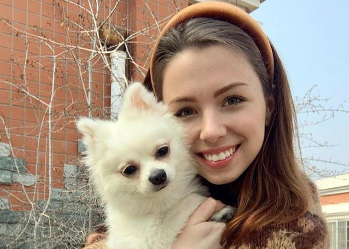 Анастасия Зинченко и собака Мишка
