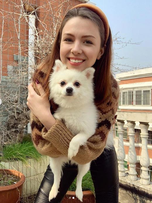 Анастасия Зинченко и собака Мишка 2