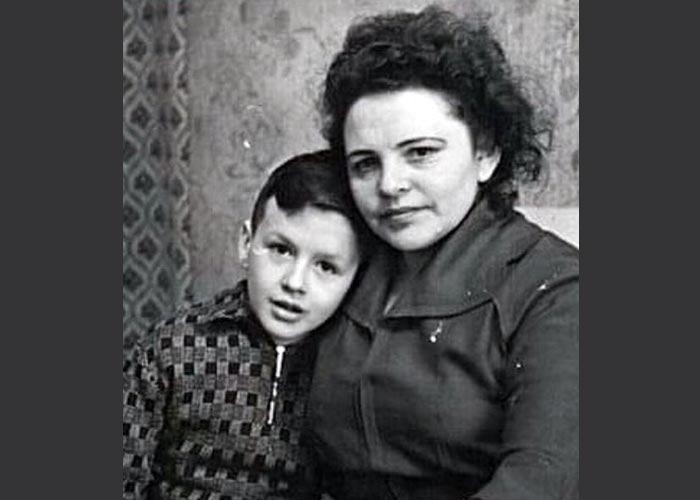 Александр Барыкин с мамой