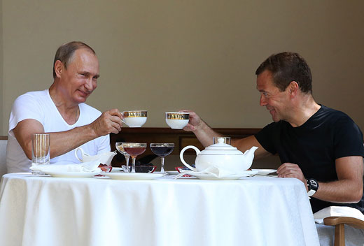 Путин и Медведев чаепитие