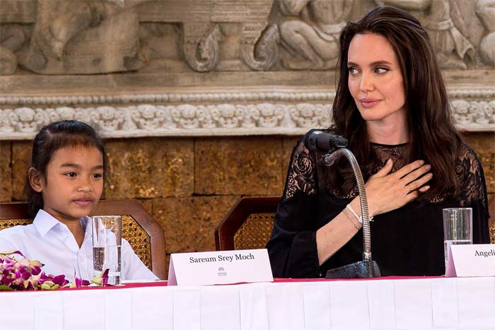 Анджелина Джоли дети Камбоджа 3