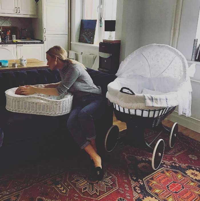 Екатерина Гордон с новорожденным сыном