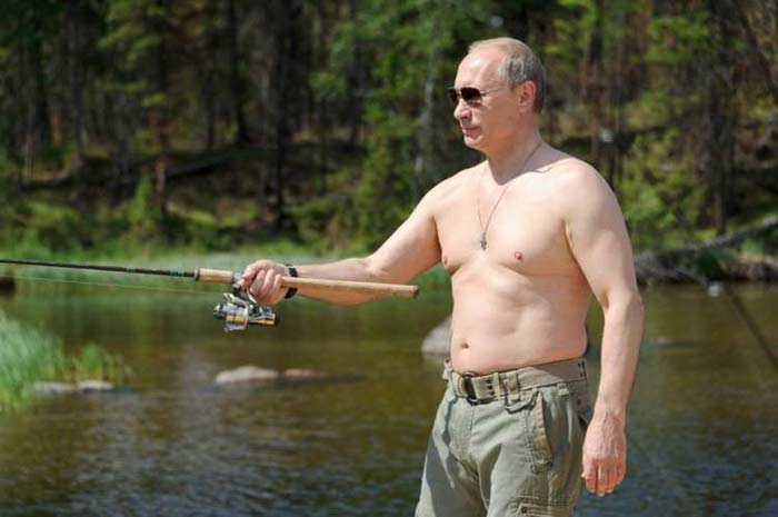 Владимир Путин с голым торсом