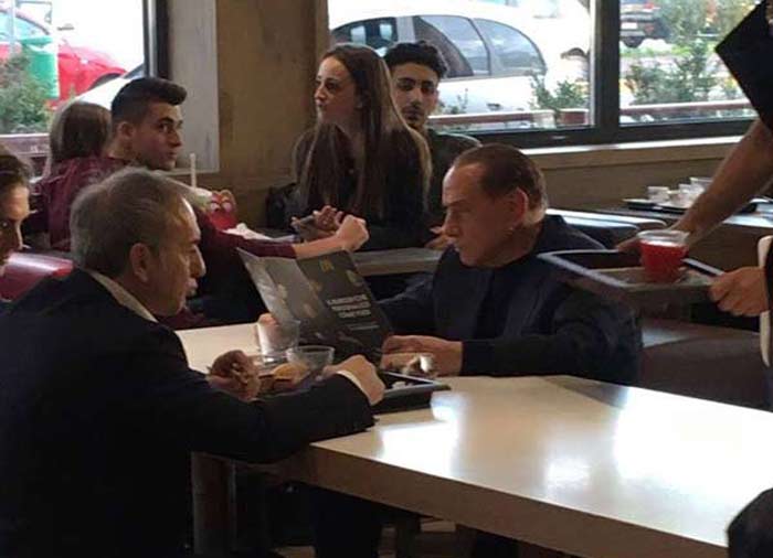 Сильвио Берлускони в McDonalds