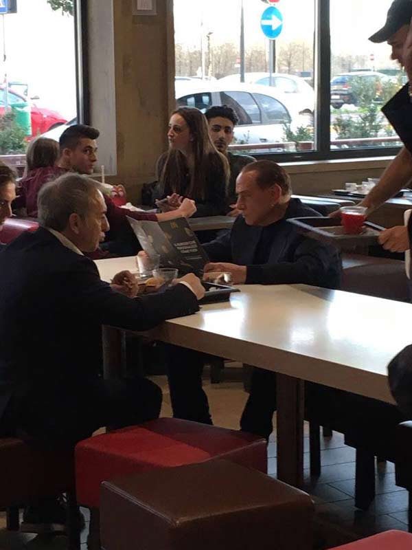 Сильвио Берлускони в McDonalds 2