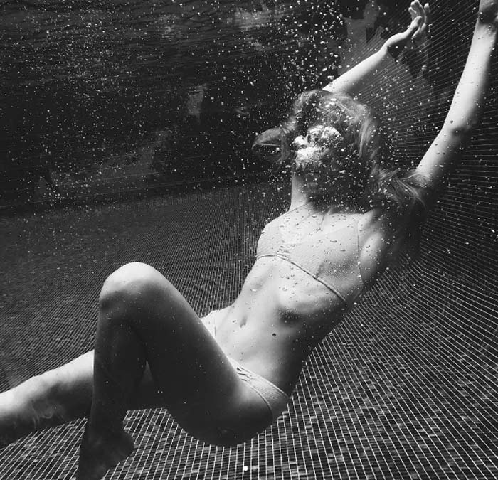 Соня Киперман в купальнике