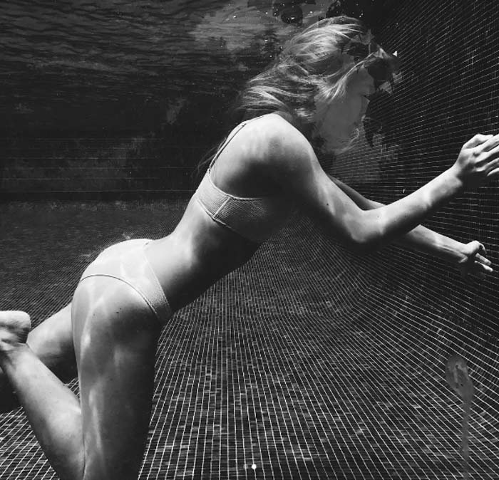 Соня Киперман в купальнике 2