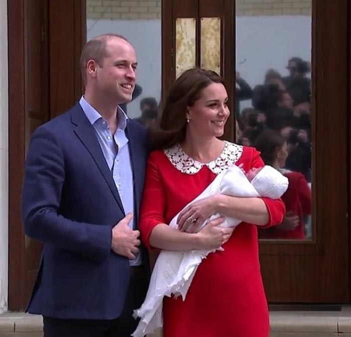 Кейт Миддлтон и принц Уильям с новорожденным сыном 3