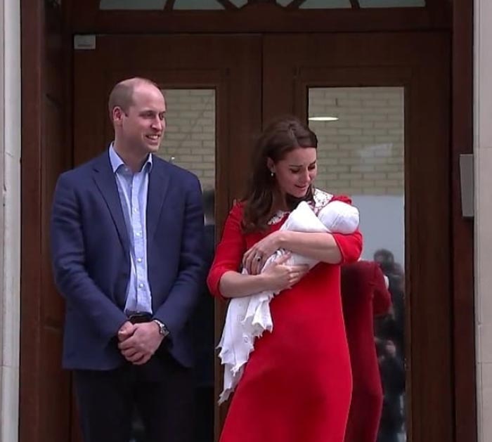 Кейт Миддлтон и принц Уильям с новорожденным сыном 6