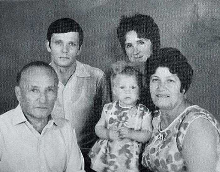 Марина Могилевская в детстве с родителями