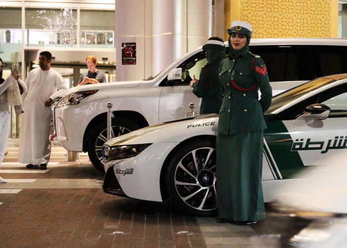 женщина полицейски в Дубае