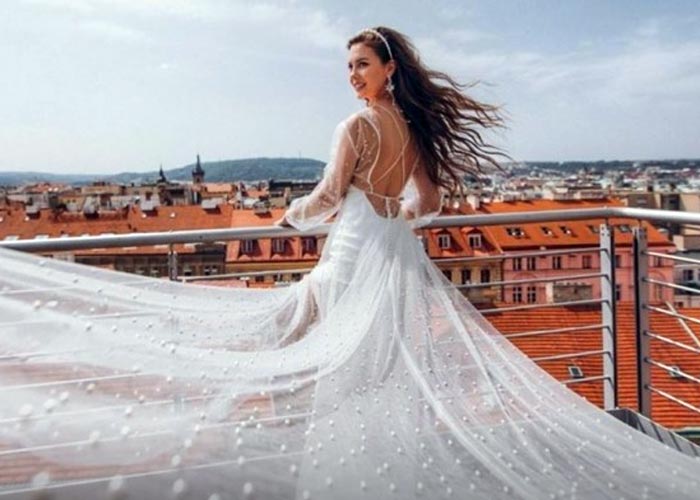Анна Бузова в свадебном платье
