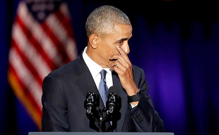 Барак Обама плачет