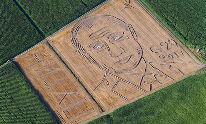 гигантский портрет Владимира Путина итальянского фермера