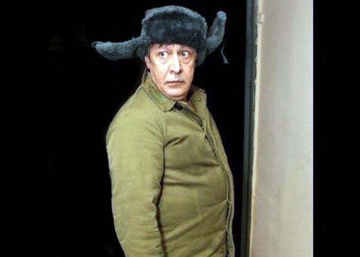 Михаил Ефремов в шапке-ушанке