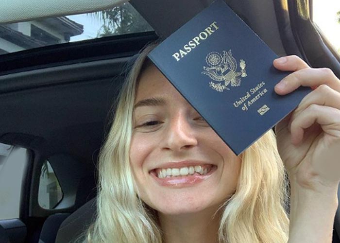 Елизавета Варум с паспортом гражданки США