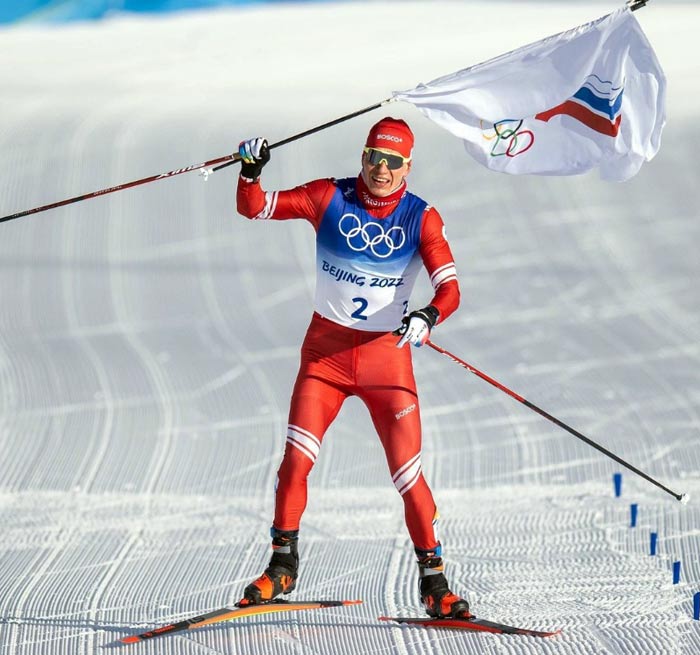 Александр Большунов Олимпиада-2022 золото скиатлон