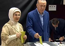 Реджеп Тайип Эрдоган голосует на выборах