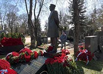 памятник Владимиру Жириновскому