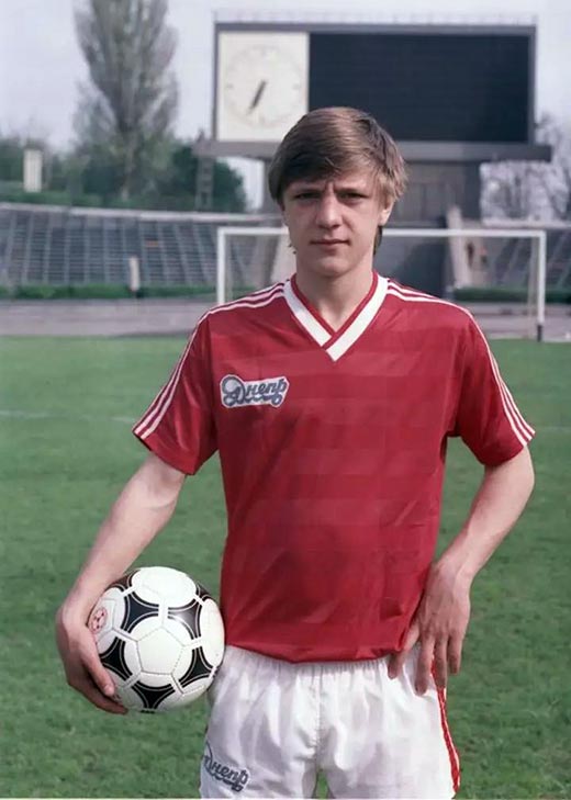 В возрасте 54 лет скончался советский и украинский футболист (полузащитник) Андрей Полунин Андрей Полунин