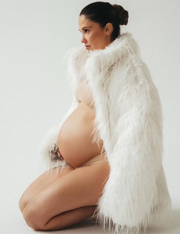 Беременная Агата Муцениеце беременная Агата Муцениеце