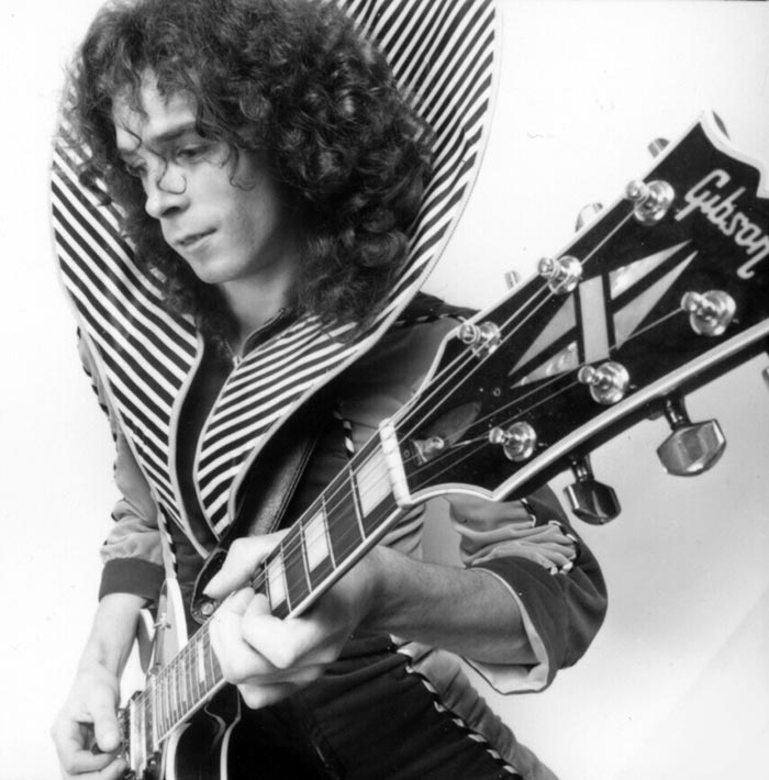 В возрасте 73 лет скончался австралийский рок-музыкант, гитарист группы Skyhooks Боб «Бонго» Старки Боб «Бонго» Старки