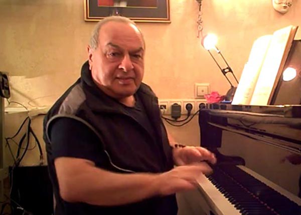 В возрасте 84 лет скончался советский и российский пианист, композитор, актер и телеведущий, народный артист России Левон Оганезов Левон Оганезов