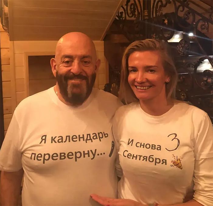 77-летний исполнитель шансона Михаил Шуфутинский женился на 49-летней танцовщице Светлане Уразовой Михаил Шуфутинский и Светлана Уразова