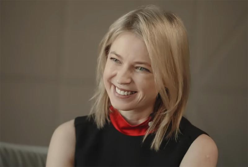 Бывшая прокурор Крыма Наталья Поклонская теперь фигурирует в официальных документах как Радведа Владимировна Поклонская Радведа Поклонская