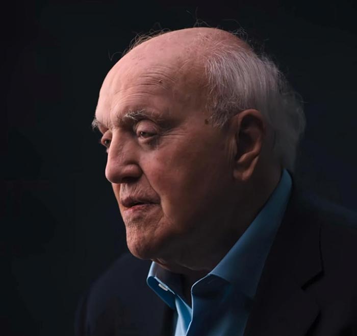 В возрасте 91 года скончался американский журналист и военный корреспондент новозеландского происхождения, лауреат Пулитцеровской премии Питер Арнетт Питер Арнетт