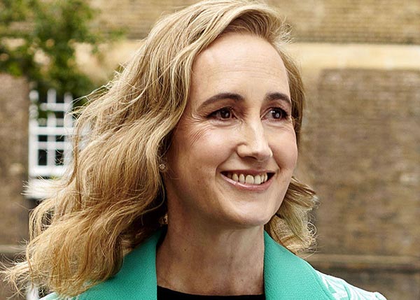 В возрасте 55 лет скончалась британская писательница Софи Кинселла Софи Кинселла