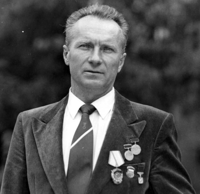 В возрасте 91 года скончался советский и российский гандболист, тренер, заслуженный тренер СССР по гандболу Анатолий Евтушенко Анатолий Евтушенко