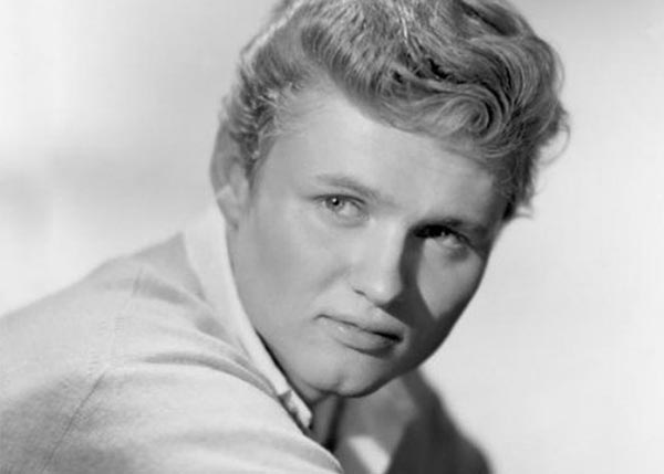 В возрасте 86 скончался американский композитор, исполнитель кантри-музыки и актёр Чип Тейлор Чип Тейлор