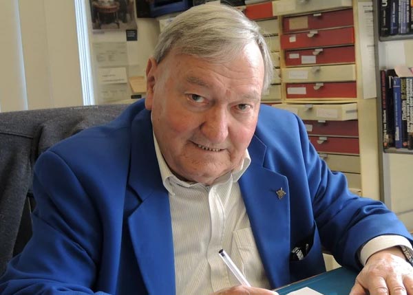 В возрасте 90 лет скончался швейцарский писатель и уфолог, один из известнейших идеологов теории палеоконтакта Эрих фон Дэникен Эрих фон Дэникен