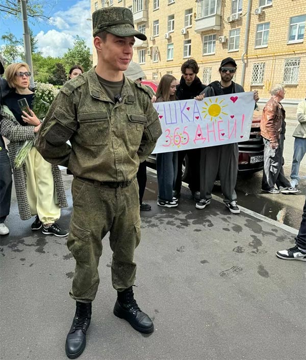 27-летний российский актер Глеб Калюжный демобилизовался после прохождения срочной службы Глеб Калюжный демобилизация