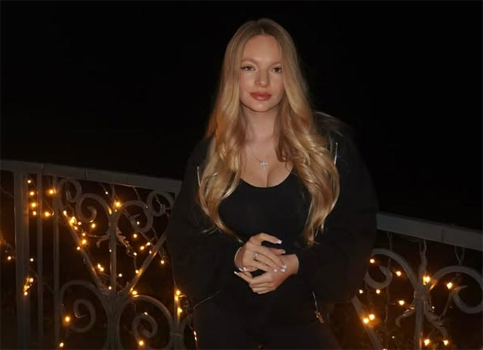 28-летняя дочь пресс-секретаря президента России Лиза Пескова сообщила, что они с мужем Даниилом Ромашовым в третий раз станут родителями Лиза Пескова