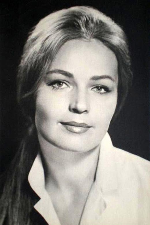 В возрасте 84 лет скончалась советская и российская актриса театра и кино, народная артистка СССР Людмила Чурсина Людмила Чурсина