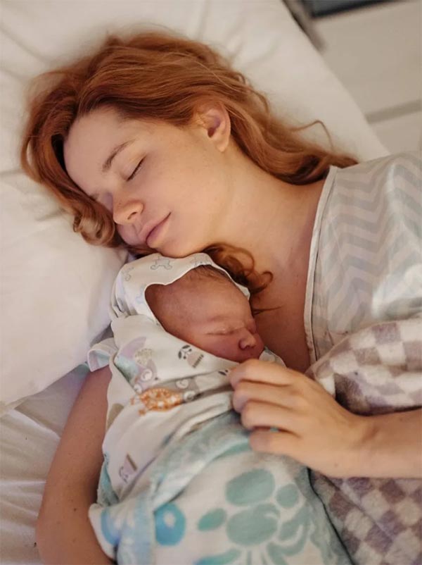 Мила Ершова и новорожденный сын Кай