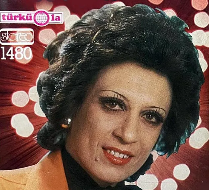 В возрасте 79 лет скончалась турецкая певица Тюлай Озер Тюлай Озер
