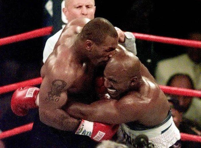 https://stuki-druki.com/Denvistorii/images/Tayson-Holifild-uho.jpg