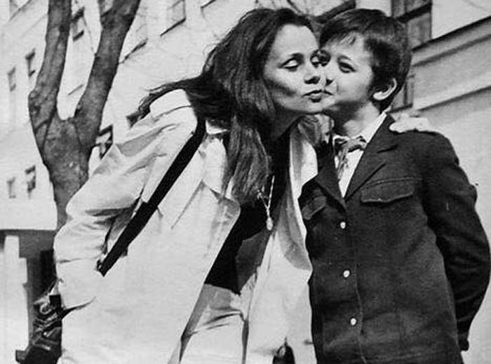 Алексей Макаров в детстве с мамой Любовью Полищук