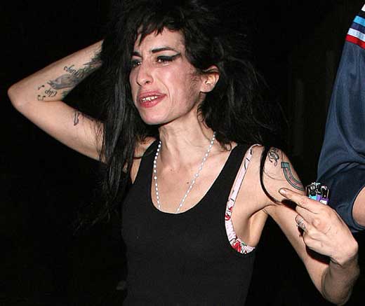 Amy Winehouse pjanaya 02