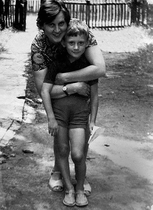 Анатолий Белый в детстве с мамой