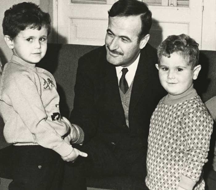 Башар Асад с Хафезом Асадом и братом Маджидом