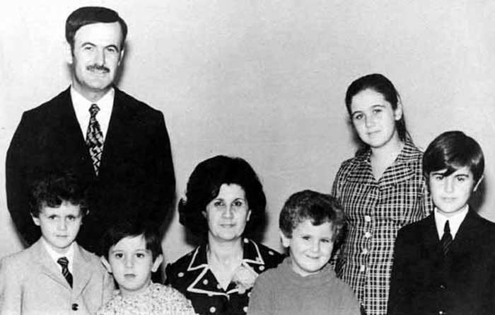 Башар Асад в детстве с родителями