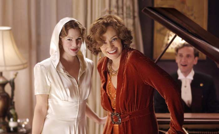 Дрю Бэрримор в фильме Серые сады