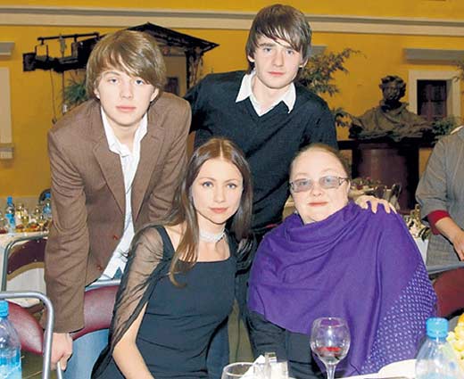 Екатерина Градова с дочерью Марией сыном Алексеем и внуком Андреем
