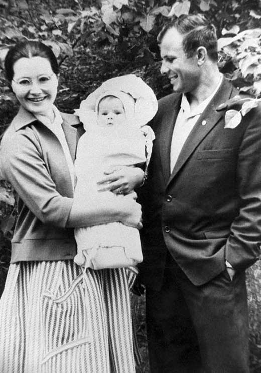 Юрий Гагарин с женой 2