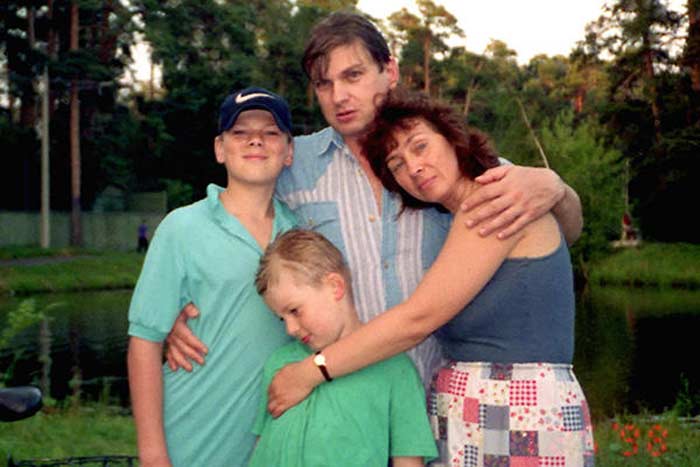 Макар Запорожский с родителями и старшим братом