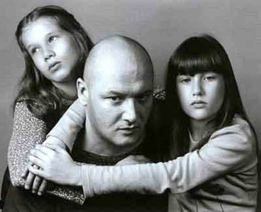Максим Суханов с дочерьми